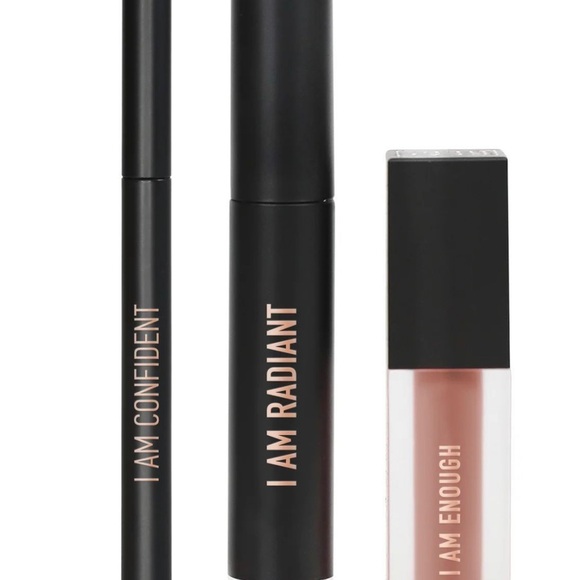 RealHer Take on the World Lip Kit